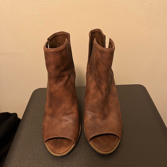 Peep toe Hippie Laundry booties - Picture 2 of 3